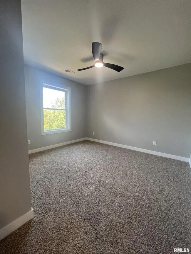 Building Photo - 5246 Pandit Dr