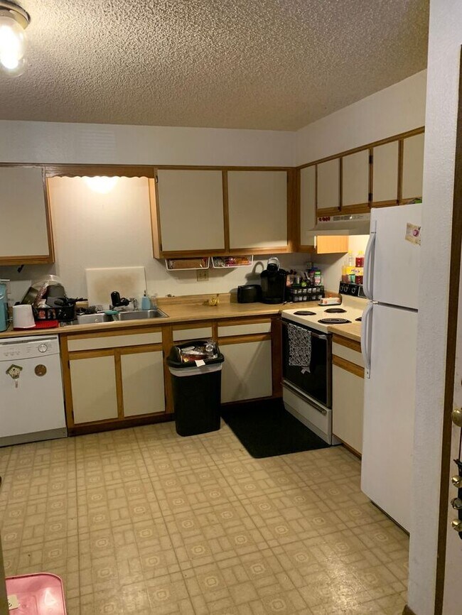 Building Photo - RENT INCLUDES ALL UTILITIES, except for el...