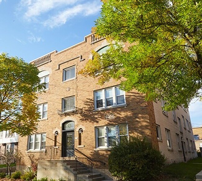 Building Photo - 1716 E Newton Ave