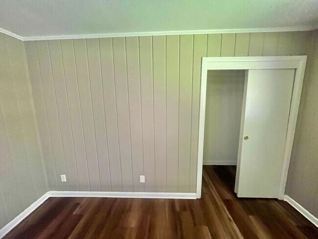Building Photo - Tour Today! 3 Bedroom 2 Bath Single Family Home in Longview!