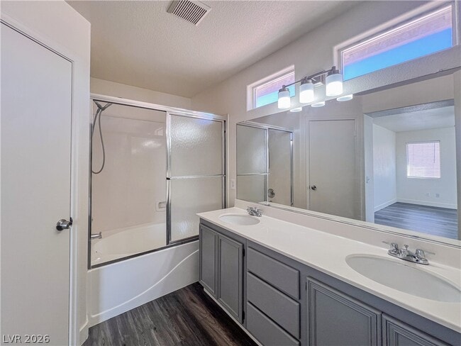 Building Photo - 8913 Kingswood Dr