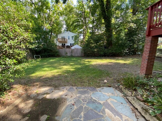 Building Photo - 3 Bed Brick Colonial Just Blocks from Red ...