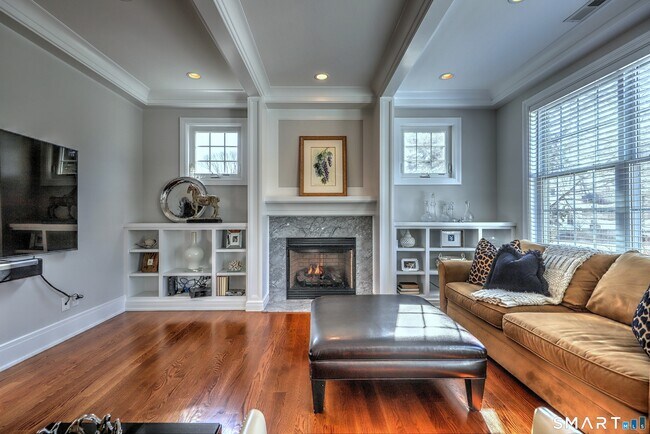 Building Photo - 30 Narrow St