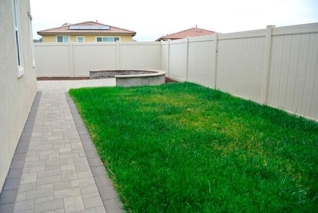 Building Photo - 347 Campolina Ct