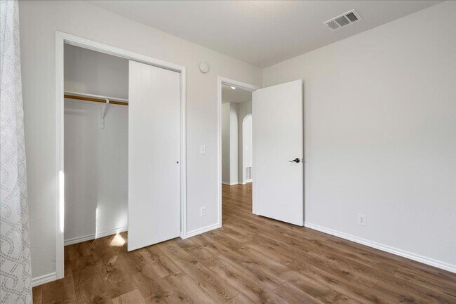 Building Photo - 304 Watergate Way