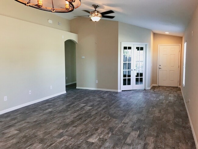 Building Photo - Beautiful 3 Bedroom 2 Bath for Rent in Spring Hill!