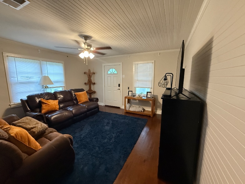 Building Photo - 1754 Poplar St