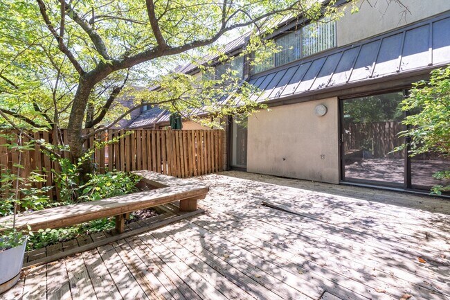 Building Photo - 2218 Clove Terrace