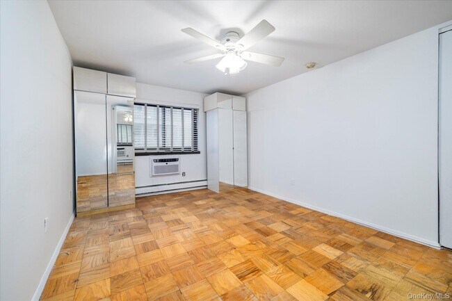 Building Photo - 420 Shore Rd