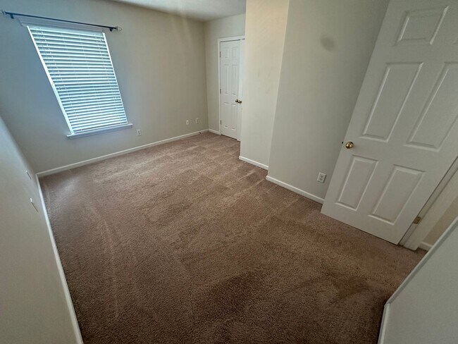Building Photo - 518 Auburn Square Dr