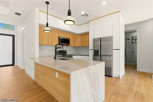 Building Photo - 1514 47th Ave NE