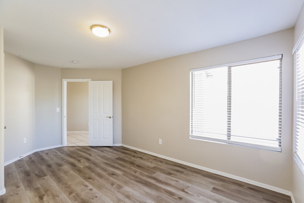 Building Photo - 1510 N Saddle St