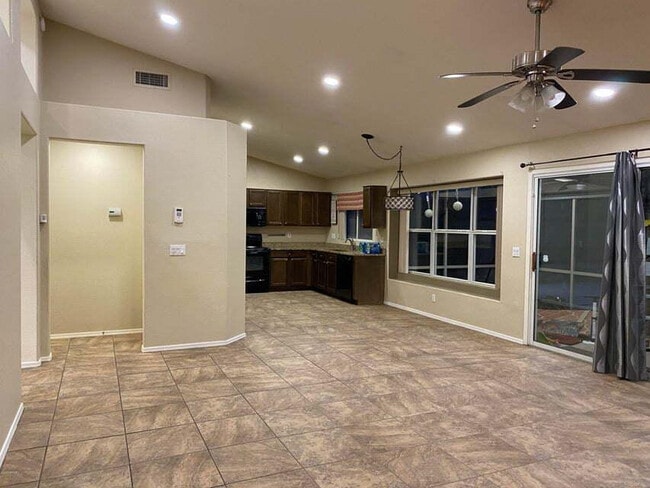 Building Photo - 870 N Madrid Ln
