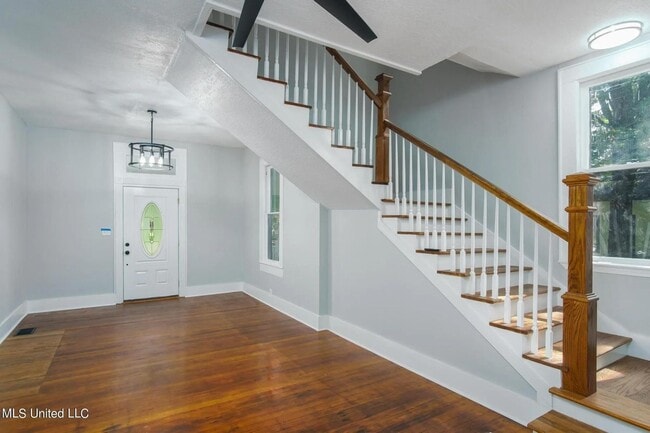 Building Photo - Beautiful 4-Bedroom, 3.5 Bathroom for Rent