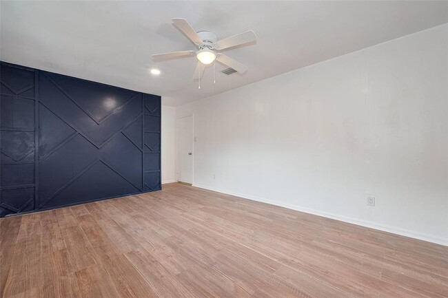 Building Photo - 25303 Lynbriar Ln