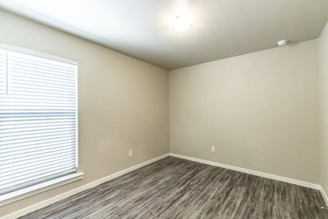 Building Photo - "Charming 3-Bed, 2-Bath Haven with 1,615 Sq Ft in Lubbock's Cozy Kirksey Avenue!" Half off first ...