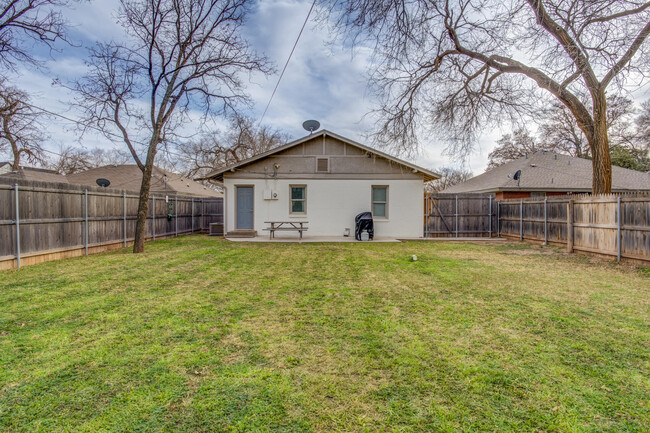 Building Photo - 2514 26th St