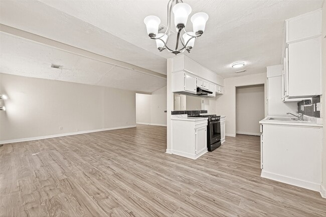 Building Photo - 4123 Cedar Gardens Dr