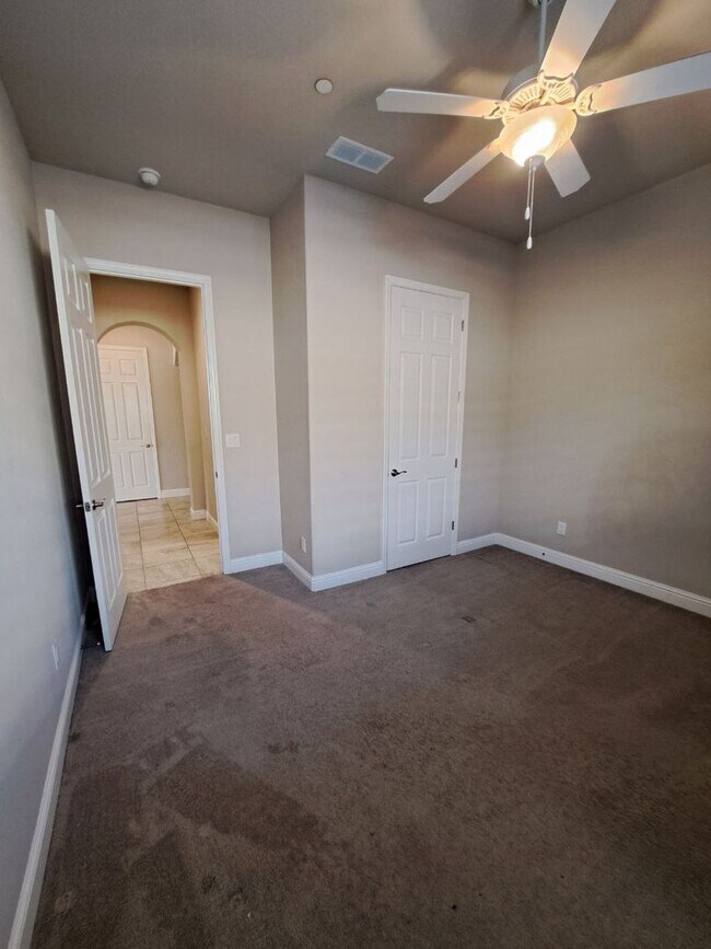 Building Photo - Beautiful 4 Bedroom Home In Clovis!
