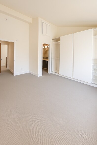 Second floor master bedroom with large closet and adjoining master bath - 3119 Westwood Ct
