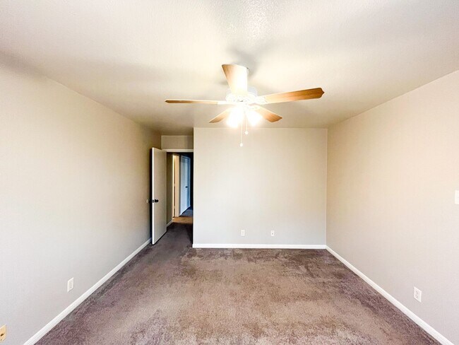 Building Photo - 1213 Cinch Dr