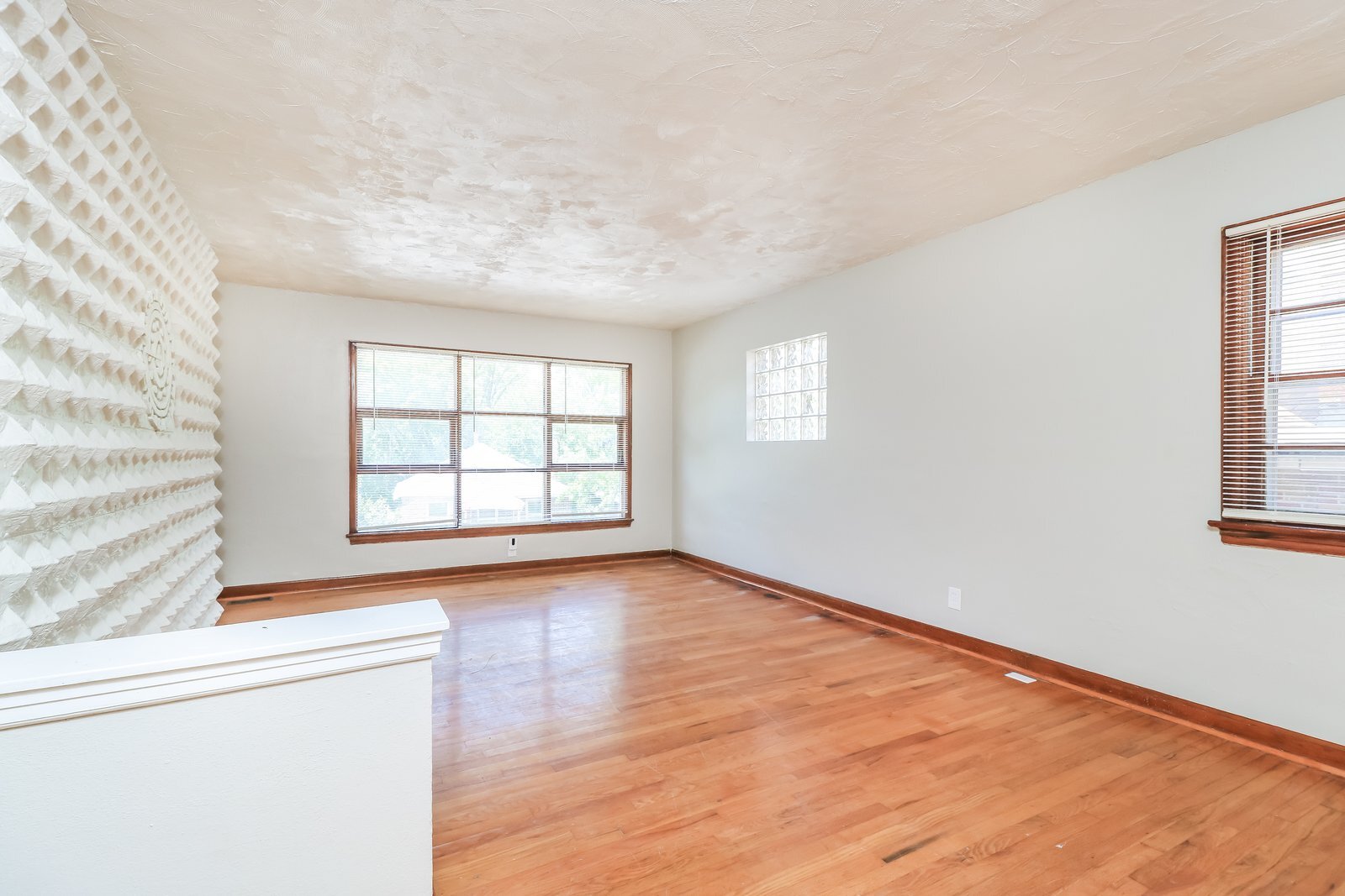 Building Photo - 4422 June Ave