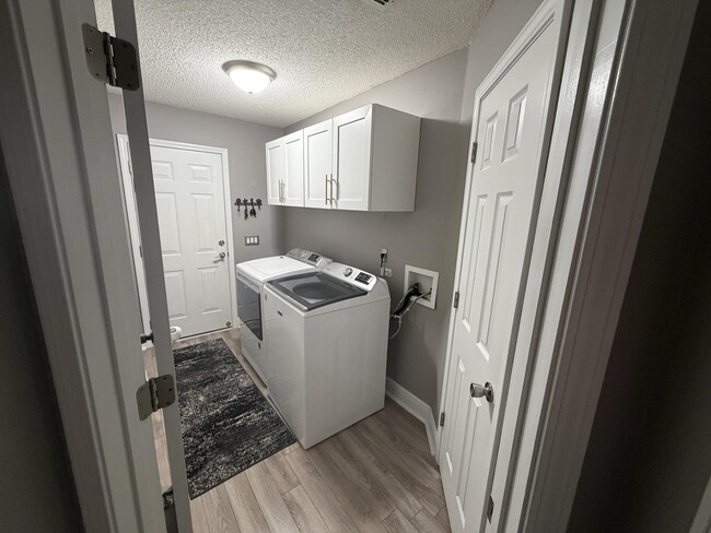 Building Photo - 2216 Smallwood Dr