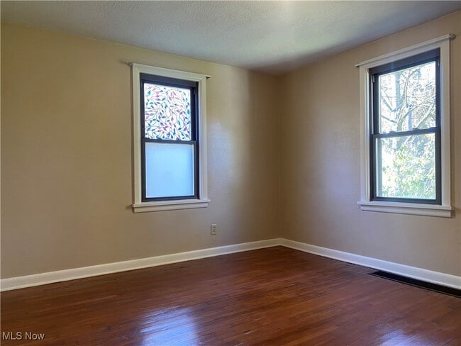 Building Photo - 1231 Sippo Ave SW