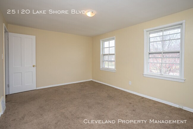 Building Photo - Solid Brick Duplex
