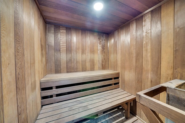 Building Photo - 400 N Surf Rd