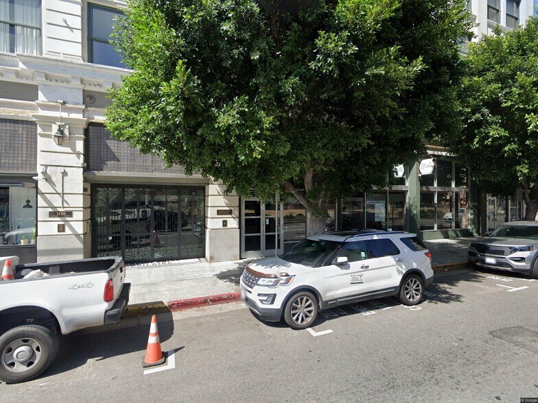 Building Photo - 108 W 2nd St