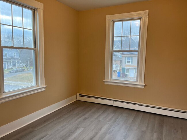 Building Photo - 640 Arch St