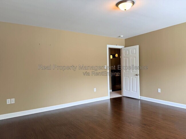 Building Photo - 616 Lake Artesia Ln