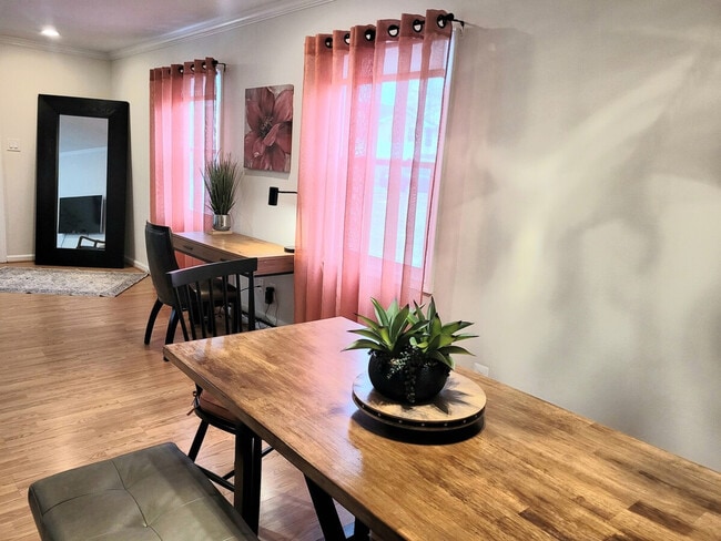 Building Photo - 2028 Pimmit Dr