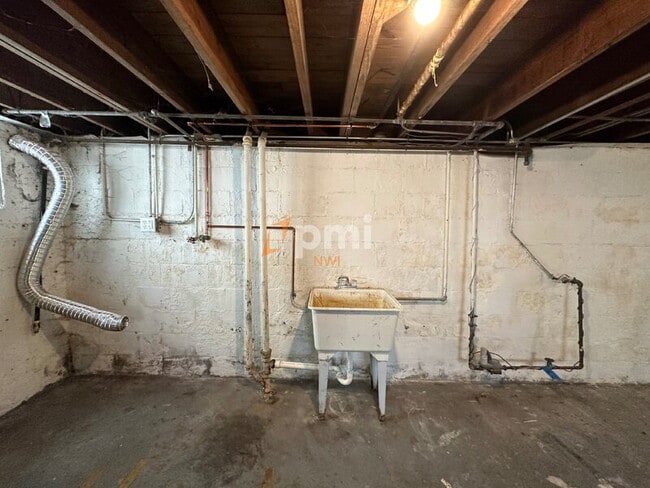 Building Photo - 7414 Tapper Ave
