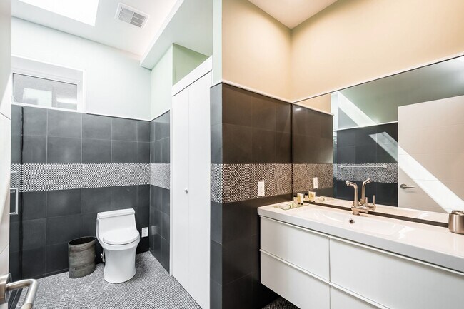 Building Photo - 331 South St