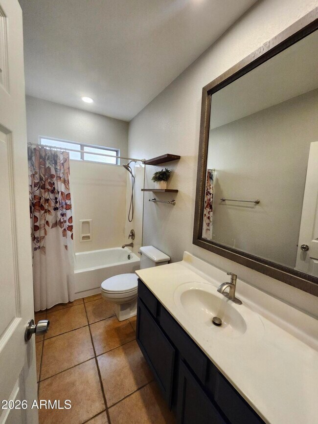 Building Photo - 2545 E Granite View Dr