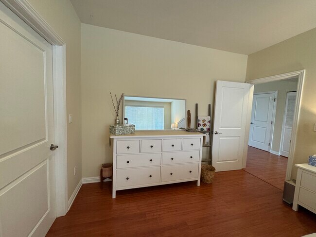 Building Photo - 1845 Beloit Ave