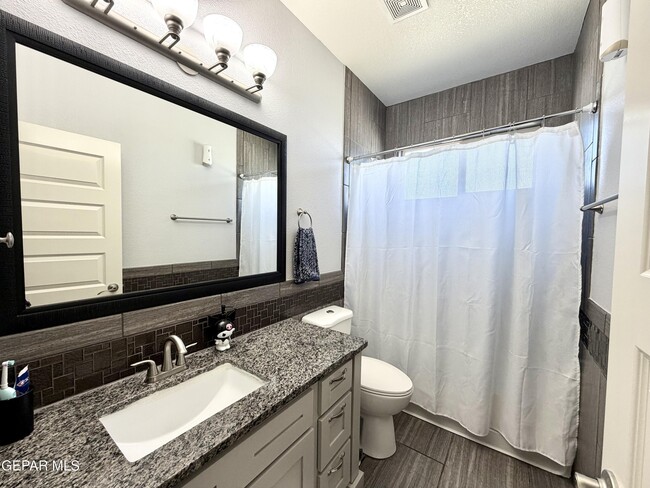 Building Photo - 1180 Spofford Pl