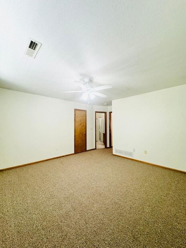 Building Photo - Wonderful 2 Story 3 Bedroom 2.5 Bath Townh...