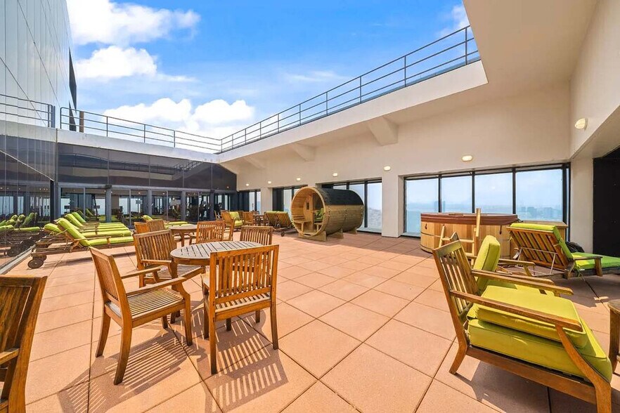 Building Photo - 525 E 72nd St