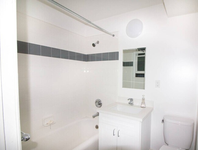 Building Photo - 1635 Gough St