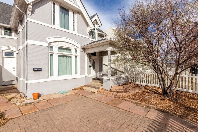 Building Photo - Lovely Victorian duplex for rent 2 bed / 1 bath