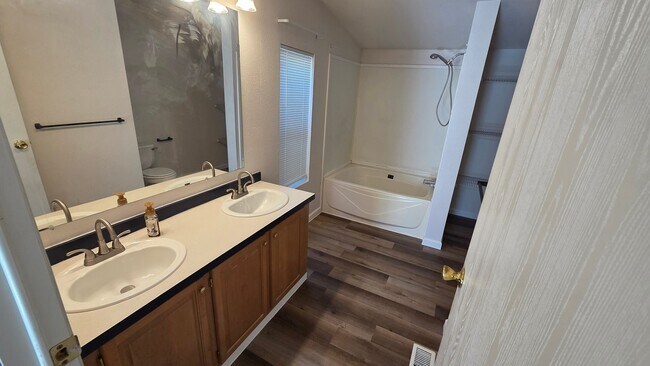 Building Photo - 178 Moonbeam Ln