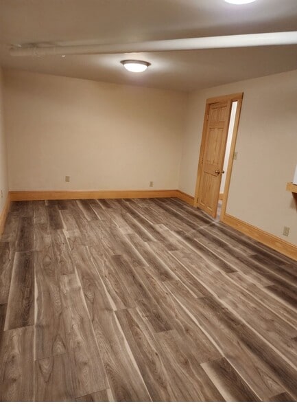 Ground floor bdrm - 28 School St
