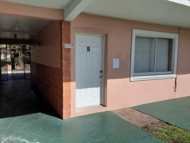 Building Photo - 1959 N Glades Dr