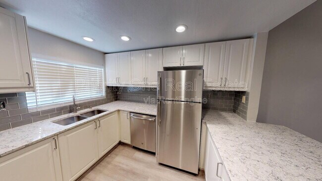 Building Photo - 2876 Englewood Way