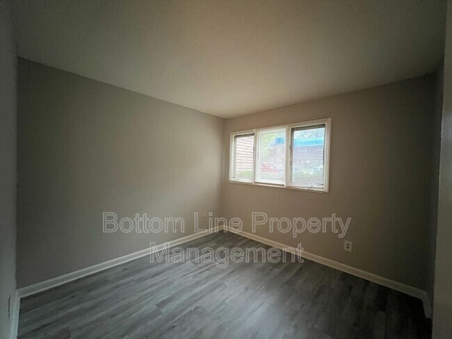 Building Photo - 1840 J Julian Ln