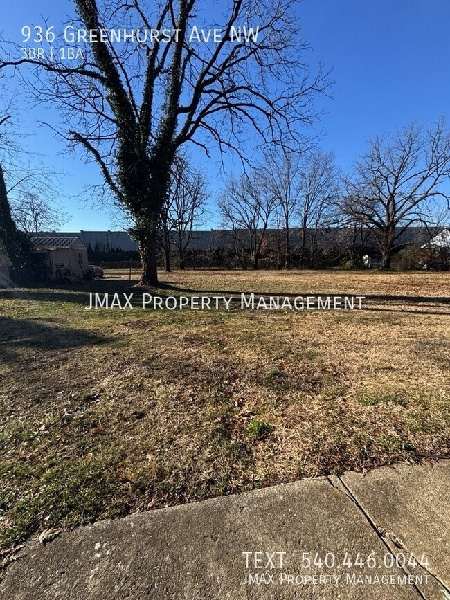 Building Photo - 936 Greenhurst Ave NW