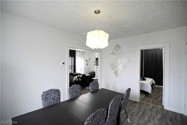 Building Photo - 1856 Lampson Rd